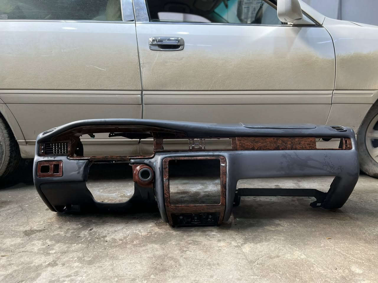 دشبول راس الثور للبيع   يرهم تكم او فلات  اخو الجديد نضافه 90 ‎%‎ مكان نجف. سعر مع الصاجات 250  وبيه مجال    تجي تشوفه  ما عجبك عوفه    رقم . *********** ملاحضه اي كسر ما بيه
