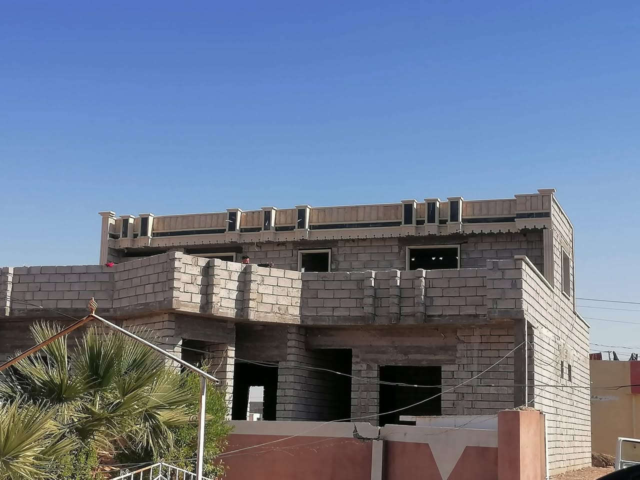 سلام عليكم  كادر عمل حجر حلان انواع واجهات البيوت وانواع الكوبلنات كرسته عمل حف ودرز  استفسار ***********
