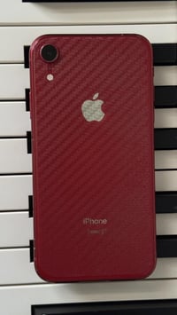 ايفون XR نموذج Mالجهاز حلو كما موضح بالصوره كله شغال مابي اي خلل ذاكرة...