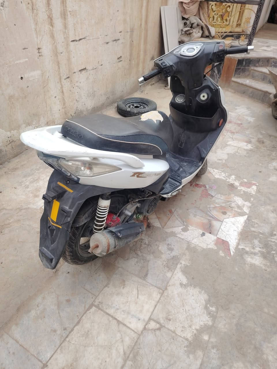 سلام عليكم دراجه سكوتر جبليه كهربائيات شغاله مكينه بلادي الاصلي دراجه ما ناقصها شي او كلها بلادي من شركه سعرها   مليون او 200 او بيها مجال قليل   التصال ***********   الخاص مفتوح
