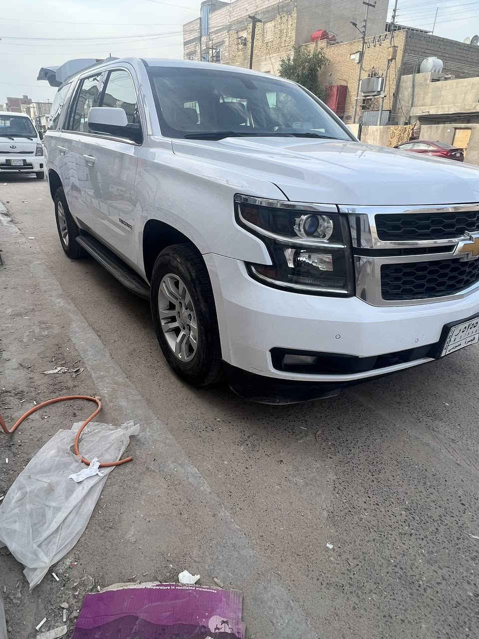 السلام عليكم 
تاهو 
2017 
وارد خليجي مكفولة من الضربه و الصبغ 
كير مكينه ما مفتوح مكفولات 
تخم تايرات جديد 
تبريد منضومه كامله جديده 
السيارة رقم بصرة بسمي تحويل شوكت ما يعجبك 
السياره بيها جاملغ خلفي بي بارد معدله درجه اولى 
الباب خلف السايق مبدل اصلي نفس اللون و بيها مكانين بارد
السيارة ماشيه 145 قابل لزياده 
مكان السيارة البصرة 

السعر 345 وبيها مجال 
الاستفسار اكثر ***********
