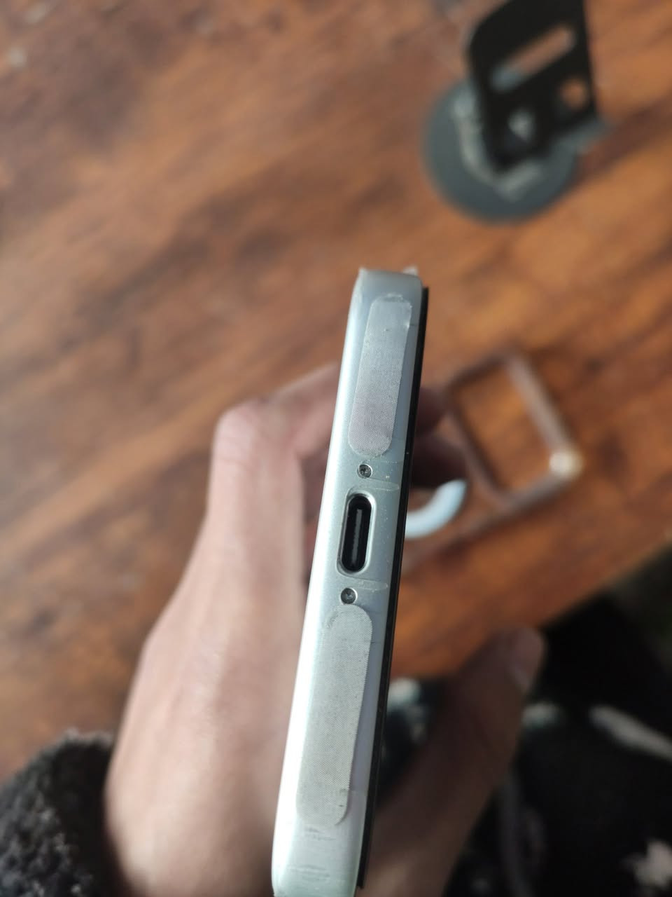 لسلام عليكم 
عندي ايفون 17برو ماكس 
جهاز جديد باكيت مستخدم شي قليل كلش وبعده بضمان الشركه 
نموذج M+ذاكره 256
بطاريه 100🔋مشحون43
لونه ابيض علئ سلفري ومخليله بكج حمايه كامل تغليف +حمايه سماعات 
سعره مليون و850وبيه مجال 
مكاني ناصريه سوق شيوخ 
رقمي *********** تصال مباشر او وتساب
