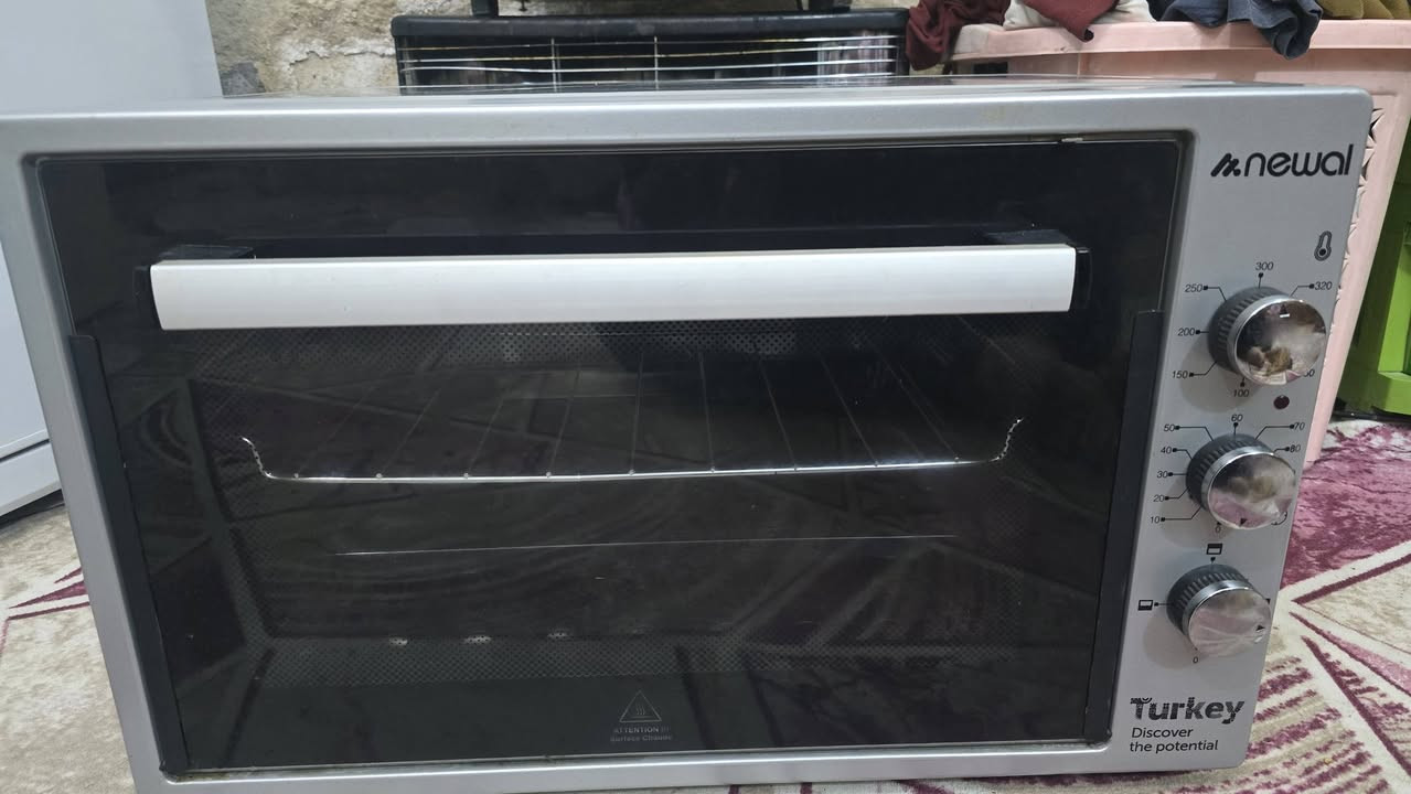 من رخصه الأدمن اوفن نوال التركي حجم وسط ٦٠×٤٠ استعمال مره وحده نقصه بس كارتونه سعره ٨٠الف الشراي يتصل *********** ***********
