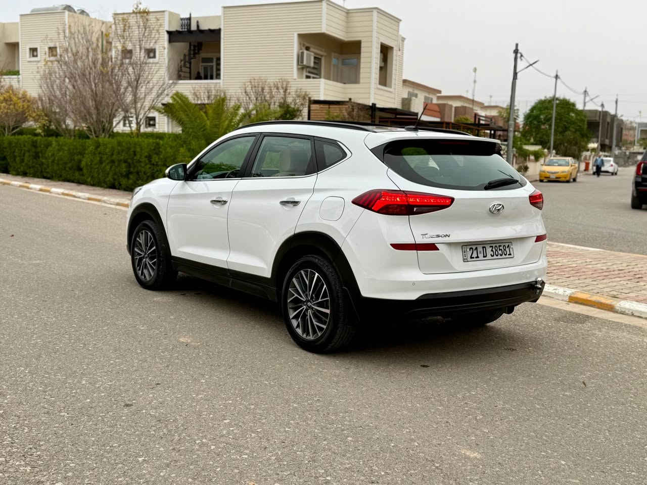 سلام عليكم 
توسان خليجي موديل 2019 
فول موصفات 
بصمه بانوراما 
كشن جلد + كهرباء 
تبريد قطعتين 
شحن لاسلكي 
كامرا + حساس امامي حساس  خلفي 
بعد بي اهواي موصفات 
ماشي 120 الف 
كير محرك بشرط 
تخم تاير صدر كله جديد 
سيارا  بدون صبغ بي بارد موجود السونار ويا المنشور 
سعر 195 بي مجال 
مكاني ديالى خانقين 
*********** خناقين, ديالى
