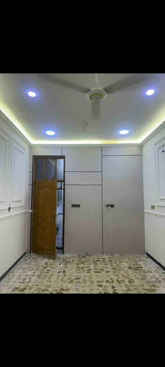 صباغ وديكورات اشتغل داخل وخارج 
ترميم وتسليح البيوت القديمه شبابيك وأبواب ***********
