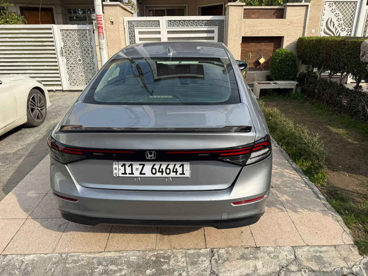 السلام عليكم هوندا اكورد بانزين 2023 سياره جاهزه ماببها اي نقص بدون ايرباك حادث خلفي جاملغات راجعه بارد وفقط قبغ جنطه مبدل ومصبوغ. سياره رقم بغداد فئه lx ماشيه 29 m سعر 170 وبيها مجال 
مكان سياره بغداد حي جامعه 
هاتف ***********
