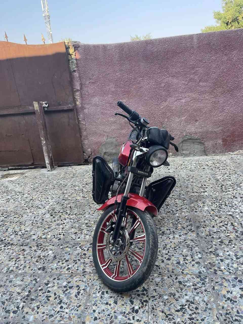 الدراجه للبيع : شاينينك موديل 2023 نازله بل 2025شهر الخامس مكفوله كفاله عامه نقوصاتها متكلفك 15الف 
مثل ما موضح بالصور جاملغ امامي وأشاره يسره خلفيه
مكينه ما مفتوحه تاخذها تريح بالك وعلي
السعر 675 ومجال بسيط للشراي 
مكاني المحموديه 
التواصل اتصال أو واتساب فقط 
***********
