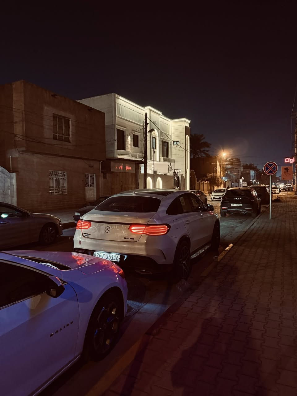 مرسيدس gle400
محرك 3.0 توين توربو Bi‑Turbo
ماشيه 174الف كم
كلين تايتل مكفوله 
مقاعد جلد 
شاشة كبيرة 
 • كاميرات 360 درجة
 • حساسات أمامية وخلفية
• سقف بانوراما
 • مقاعد جلد فاخرة
 • أنوار LED نهارية
 • أنظمة أمان متقدمة (رادار، مانع تصادم، مساعد نزول المرتفعات)
 • جنطة كهربائية
 • جنوط AMG
وبعد مواصفات هواي
للاستفسار  عالرقم بي واتساب 
***********
