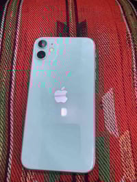 آيفون 11 • بطارية ٧٢ • شاشة فيها خط