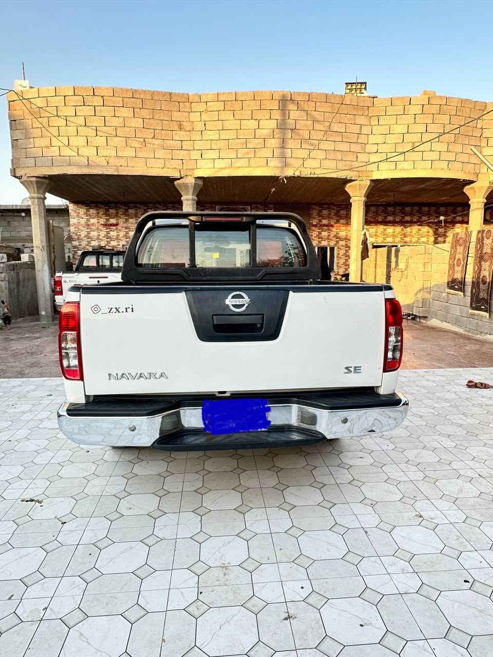 السلام عليكم 
نيفارا ٢٠١٤ كير عادي 
مكفولة من الظربة والصبغ 
بيها بارد قليل 
رقم انكليزي وهزة جديدة جاهزة للتحويل 
رقم ميسان مشروع وطني 
تحويلها بالبصرة
السيارة جاهزة بدون نقص 
مكانها قضاء المدينة
السعر ١٠٧  
***********
