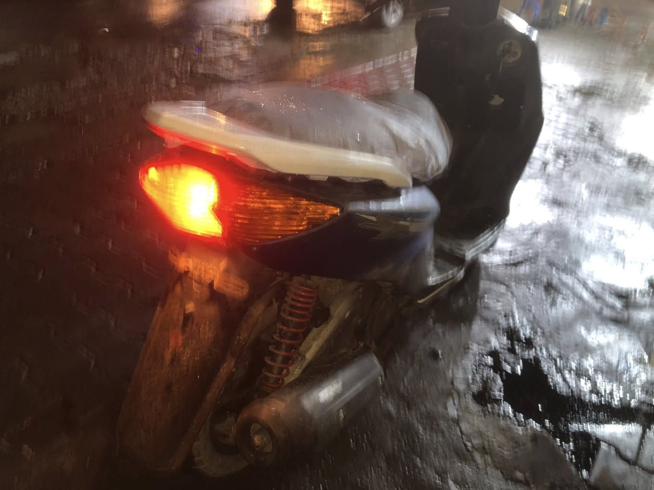 سلام عليكم سكنس نثيه 140 شغاله سلف هندر مكينه مجفته تجفيت جديد لا تنقيص ولا تبخير يرادله ترتيب كهربائيات كله شغاله ب 400 وبيه مجال مكاني الشعب ***********
