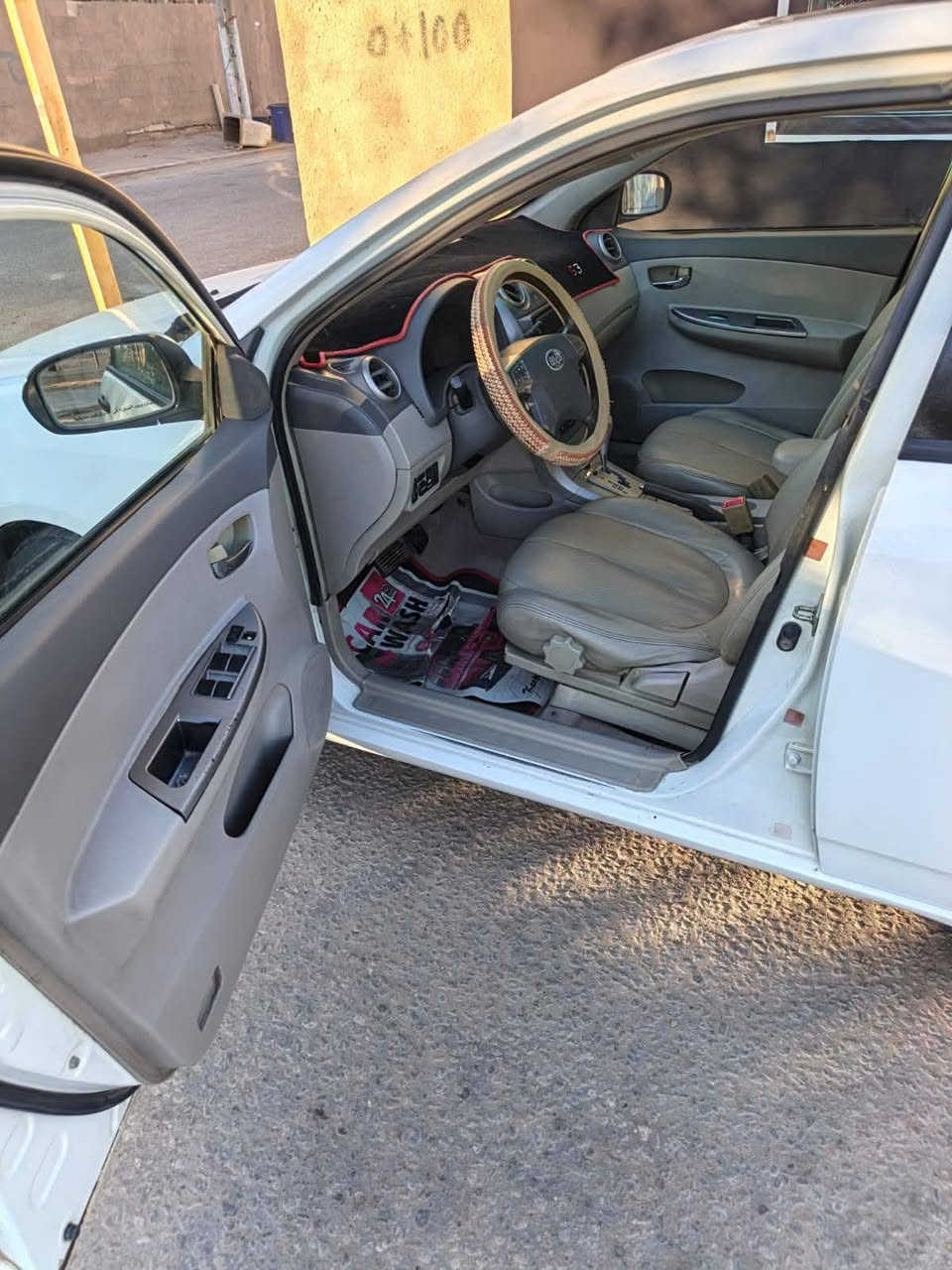سلام عليكم BYD مديل 2013 فتحه بالقماره تبريد شغال حداديه حلوه محرك حلوو بيهه جراد بالتكم والقماره بيهه باب امامي صوب الايمن بارد شاشه افيوز عاطله الشراي شرط مداور سنويه ساقطه السعر 50وبيه مجال حك الجيه سياره خير من الله واتساب ***********النجف حي المكرمه
