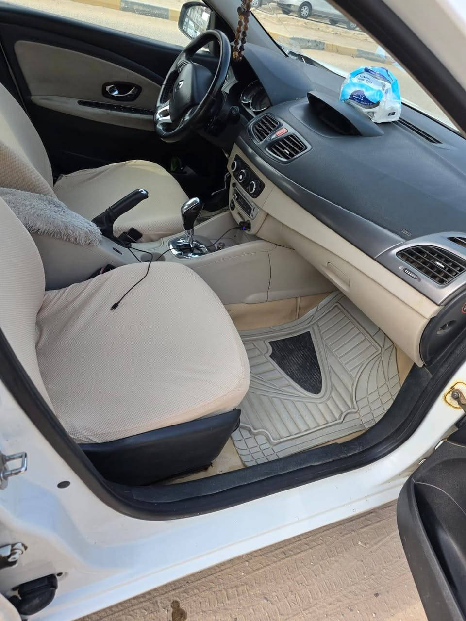 السلام عليكم رينو فلونس ٢٠١٦ للبيع السياره جاهزه من كلشي تختم تاير باتري
حداديه مسطره وبخاخات وفيتبم جدد السياره جاهزه لا تنقيص لا تبخير  

تبريد ثلج ستوني مبدل كمبريسر جديد  السياره بيه جاملغ السايق مبدل السعر٦٠ وبيه مجال 
*********** الديوانيه
