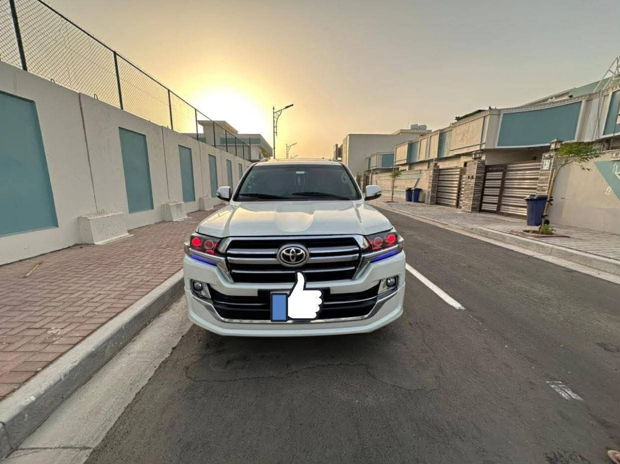 وعليكم السلام
***********
لاندكروز رقم اربيل الجديد سنويه ل2030 السياره گاااازززز مديل 2019 بيها جاملغ وبنيد مبدل ومكانات بسيطه بارد ماشيه 185
مكانها البصره المدينه الرياضيه 
السعر 4 ونص شدا
