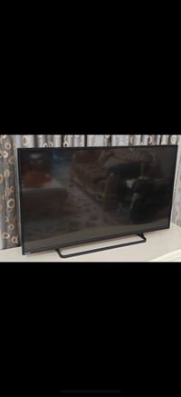 عندي شاشتين للبيع الاولى Toshiba LED طراز 43S2650EV: الموديل: 43S2650E...