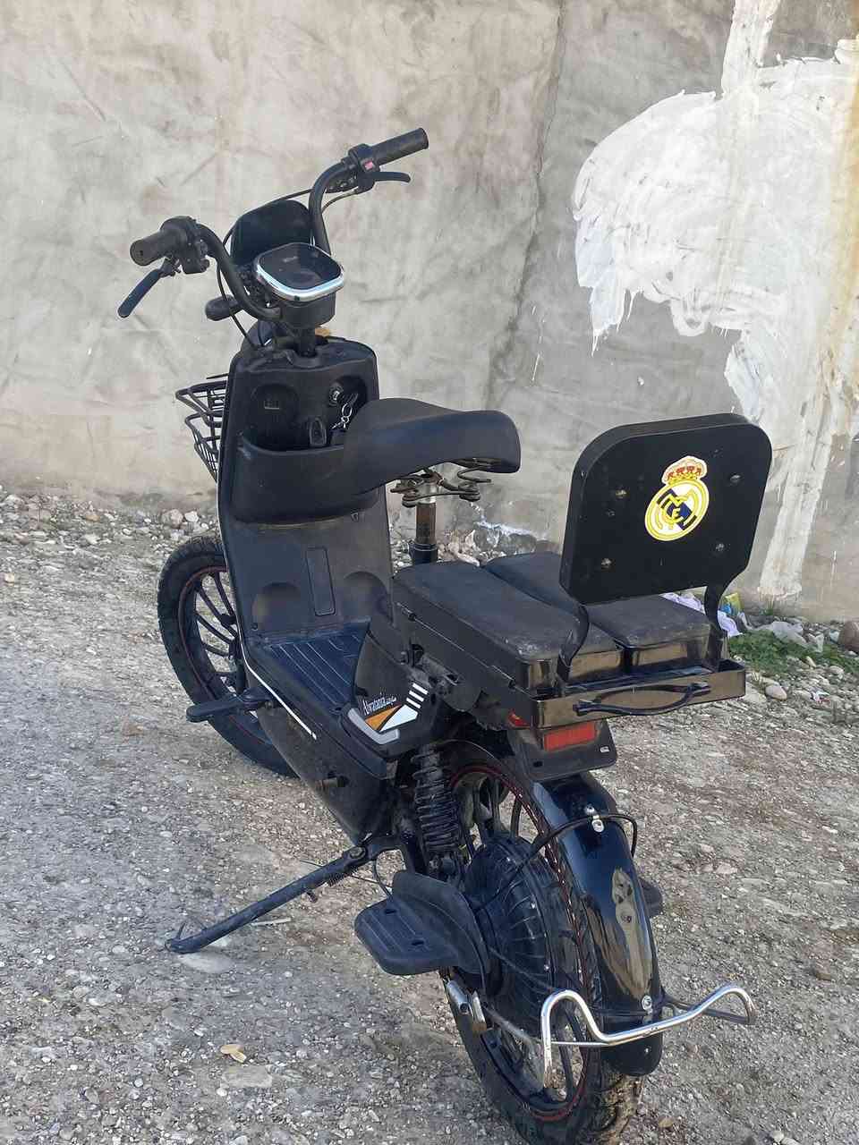 السلام وعليكم
ماطور للبيع 
نظافه 75‎%
سرعه 50 حقيقي
يتحمل وزن 100 كيلغم
 بطاريات تمشي مسافة 30 كيلومتر حقيقي 
يحتوي على 5 بطاريات 
دبل امامي خلفي 
قيم سعر بالتعليقات 
ماكاني الموصل 
للاستفسار *********** @إشارة
