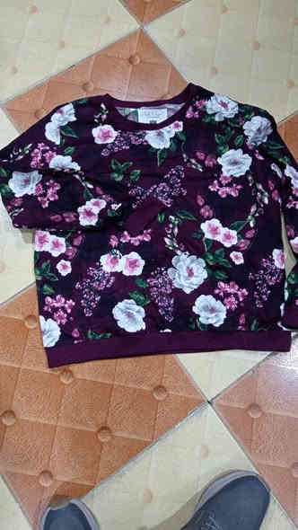 قطع بفلس ونص تراك نسائي سعره 5000 سويتر نسائي بناتي سعره ٤ بجامه سعره ٣ قطعتين ب٥٠٠٠
توصيل مجاني داخل حي تونس *********** واتساب
