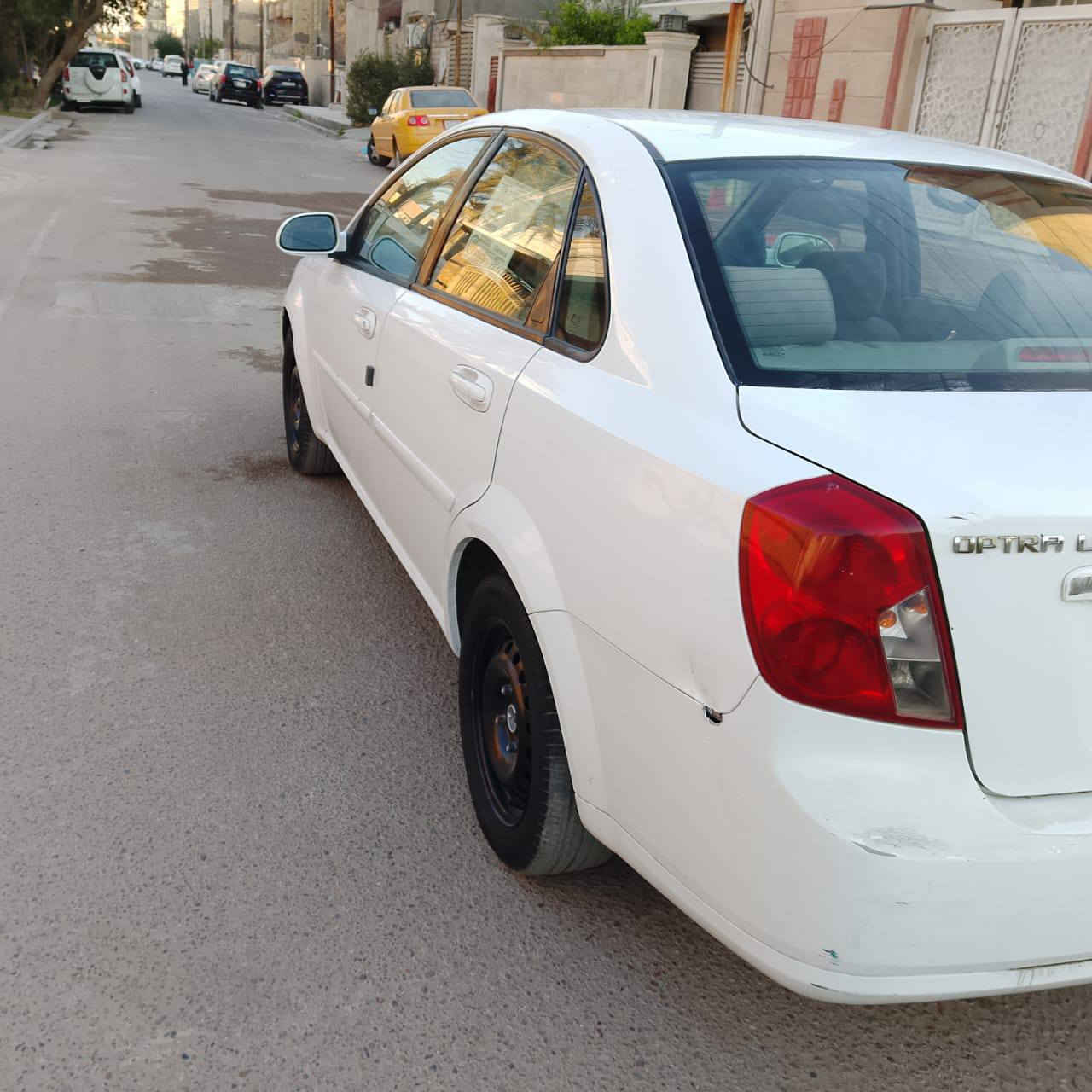 السلام وعليكم اوبترا مديل 2012خليجي لشركه العامه مكفوله كفاله عامه من لصبغ ولتبديل عدا صخة ب لبنيد وبعده ما معمرة وسونار مرفق ب لمنشور 
صدر امامي خلفي جديد 
تبريد ثلج
كتلوكات لشركه موجودة 
ماشيه 140حقيقي 
مري كهربائي
رقم بغداد لنكليزي 
مكاني بغداد 
لسعر 87وبيه مجال 
رقم ***********
