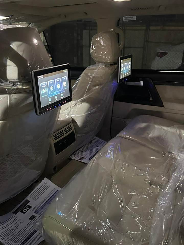 السلام عليكم 
لاندكروز 20 فول  ساز 
مكفوله من الصبغ والبترد 
معروف مواصفات الاندكروز 
ماشيه 66الفف 
السعر 565$ يعني خمس شدات وخمسه وستين ورقه
مكان السياره شارع فلسطين 
***********
وبيها مجال بسيط حك الجيه
