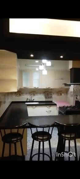 شقة ارضية للبيع الاعظمية الشيوخ/قرب جامع خطاب  واسواق الريماس فرع اسماك ناجي نعوش  تحتوي على صاله مفتوحة على المطبخ وغرفتين5×3 ومناور عدد 2 بالاضافة الى مطبخ تركي وغرفة نوم وغرفة اطفال مع الشقة ضمن السعر الكلي للتواصل على الرقم ***********
