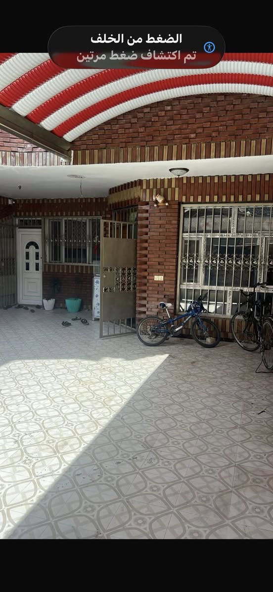 دار للبيع بغداد بلديات قرب لحوم البرك مساحة البيت 240 متر واجه 8نزال 30  سند منفصل يحتوي البيت على خمس غرف نوم غرفتين سويت مع مخزن + استقبال 8*4 + صاله عائليه + مطبخ بارد +مطبخ حار سعر المتر 2625000 لتصال على الرقم ***********
