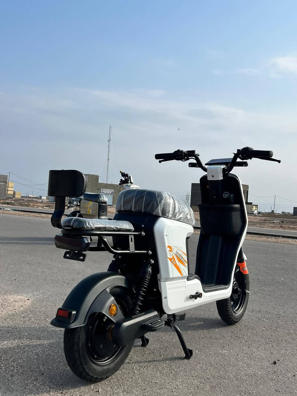 السلام عليكم دراجه ار 10 للبيع ريان 
موديل 2025 صارله 5 اشهر من طلعت من الوكيل 

مواصفاتها /
1- لايت عالي ناصي 
2- 3 نمر 
3- الكهربائيات كلها شغاله 
4- بطاريات 28 امبير جدد
5- مرايات وسله 
6- دبل اشاره 
السعر 425 وبيها مجال للشراي
الرقم ***********
المكان البصره القبله حي الشهداء قرب سوق الكبير
