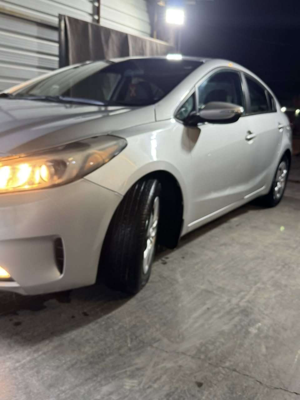 سلام عليكم 
للبيع كيا فورتي 2017
مكينه كير حداديه مكفولات 
تبريد ثلج 
رقم اربيل سنويه ساقطه بل24  
مكاني كربلاء 
تايرات باتري جاهزه من كلشي مكينه 2000دوش كير اي تي 
***********
