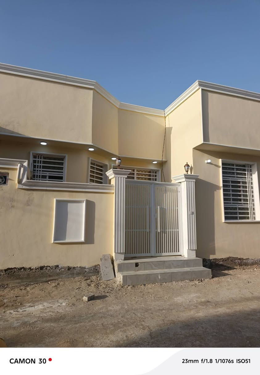 دار للبيع في النجف الأشرف
📍 الموقع: النجف – عمود 320

📐 المساحة: 100 متر مربع

حد📄 الطابو: زراعي – سند 25 – قرار محكمة

مواصفات الدار:

🛏 غرفتان نوم

🛋 صالة

🍽 مطبخ

🧑‍💼 استقبال

🚿 حمام داخلي

🚻 حمام خارجي

🏗 نوع البناء: طابوق، الأساس والسقف صب

💰 السعر: 42 مليون دينار عراقي (قابل للتفاوض)

☎️ للتواصل: ***********

 #عقارات #h
