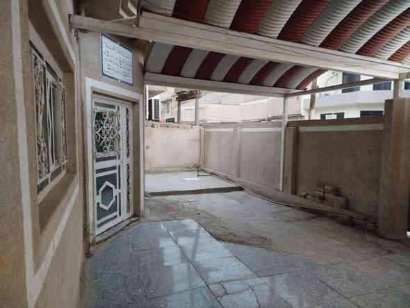 دار للبيع طابو زراعي سند 25 مساحه ١٦٠ بناء ٢٠١٤ واجه ١٠ ونزال ١٦ م يتكون من طابق ونصف الطابق الاول كراج يسع لسياره ومطبخ واستقبال وكلدور وغرفه ومجمع صحيات متكامل مع مناور عدد ٢ والطابق الثاني غرفه ومجمع صحيات العنوان حي الجزائر خلف مستشفى الحياه قريب جدا على الخدمي لجسر الجزائر السعر ١١٠ مليون قابل للتفاوض للاستفسار الاتصال على الرقم التالي *********** او مراجعه مكتبنا الكائن في الجزائر مقابل مجبس التمور أو مدرسه الطريق الى المئه
