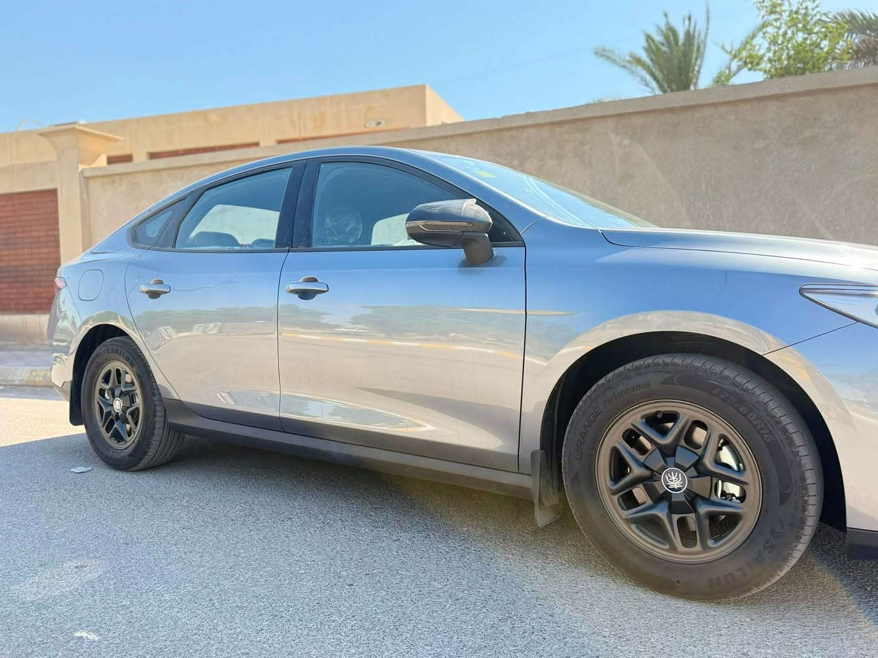 السلام عليكم سيارة byd qin plus 2025 مكفولة كفالة عامة الرقم بغداد السيارة بأسمي  ماشية 14 الف الشراي يتصل على الرقم ***********
السيارة كلش نظيفة وتم الصرف عليها للجمالية وكذلك شاحنة اظافية ايرث خاصة بالسيارة
