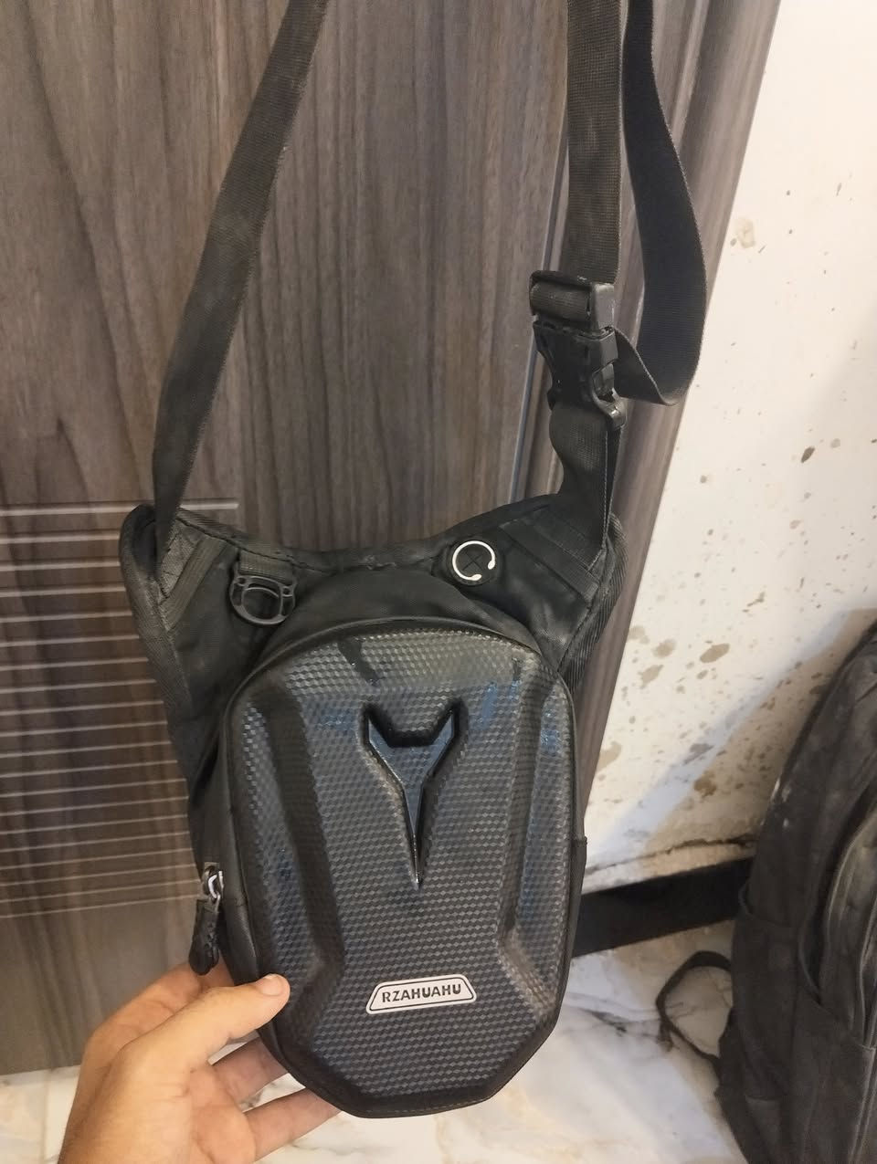 ملاحضه حسابي محضور فه لو دزلي طلب لو ترسلني عندي جنطه للبيع ماركه RZAHUAHU شرط كاربون فايبر بل كامل ببهه سحابين بيهه خانه جكاير يعني جنطه مرتبه وسعرهه فقططط 8 ولله سعرهه بلاش


**إذا كنت صاحب هذا الإعلان وتريد حذفه لأي سبب، رجاءا أرسل رسالة إلى الدعم الفني**