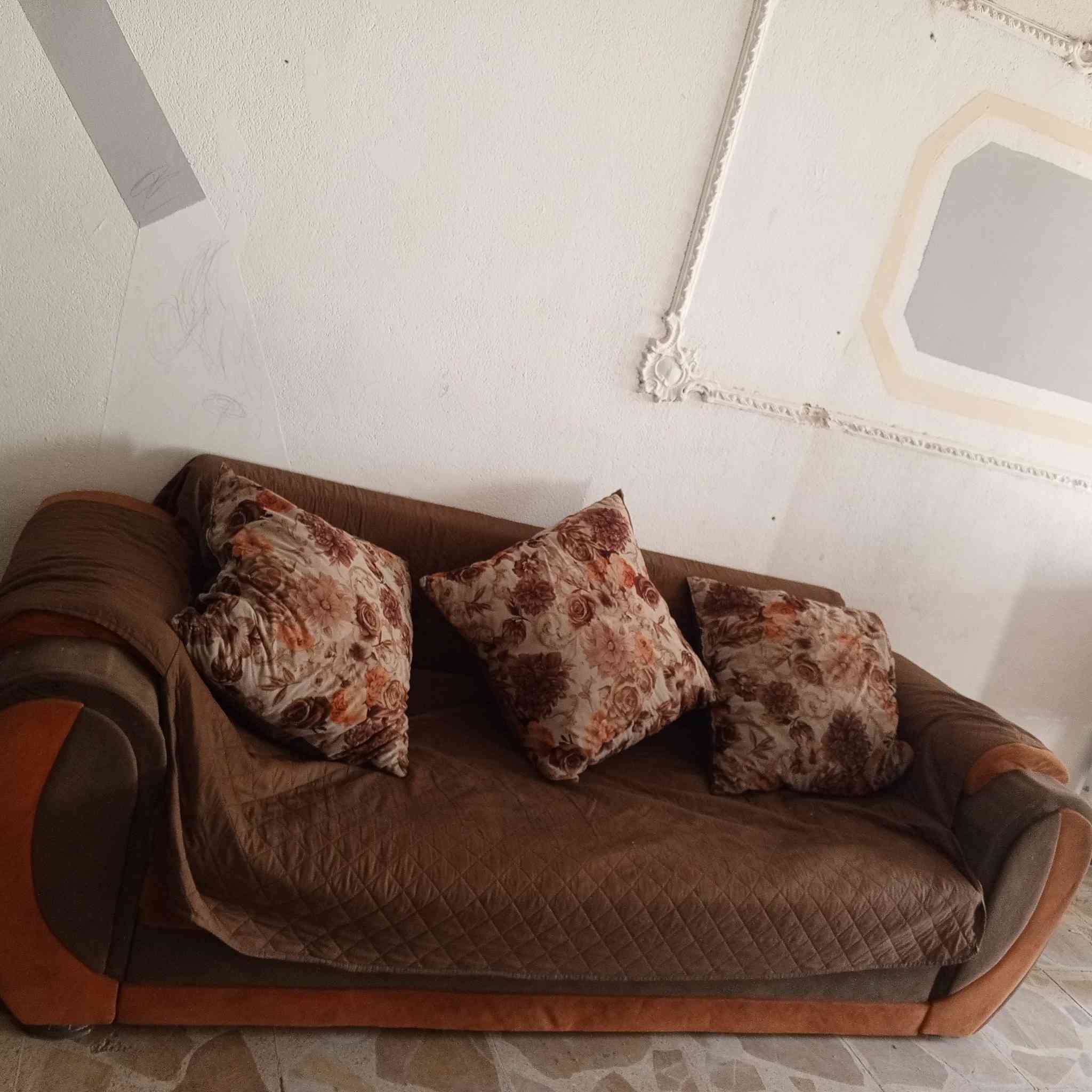 السلام عليكم
غراض للبيع للأستفسار 
***********
