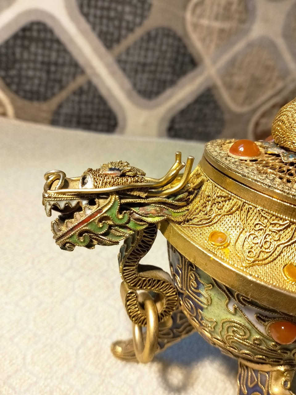 ٣ تحف كلوزونيه عتيق بحاله ممتازه 
للتقييم و البيع لمقدر البند
@إشارة


**إذا كنت صاحب هذا الإعلان وتريد حذفه لأي سبب، رجاءا أرسل رسالة إلى الدعم الفني**