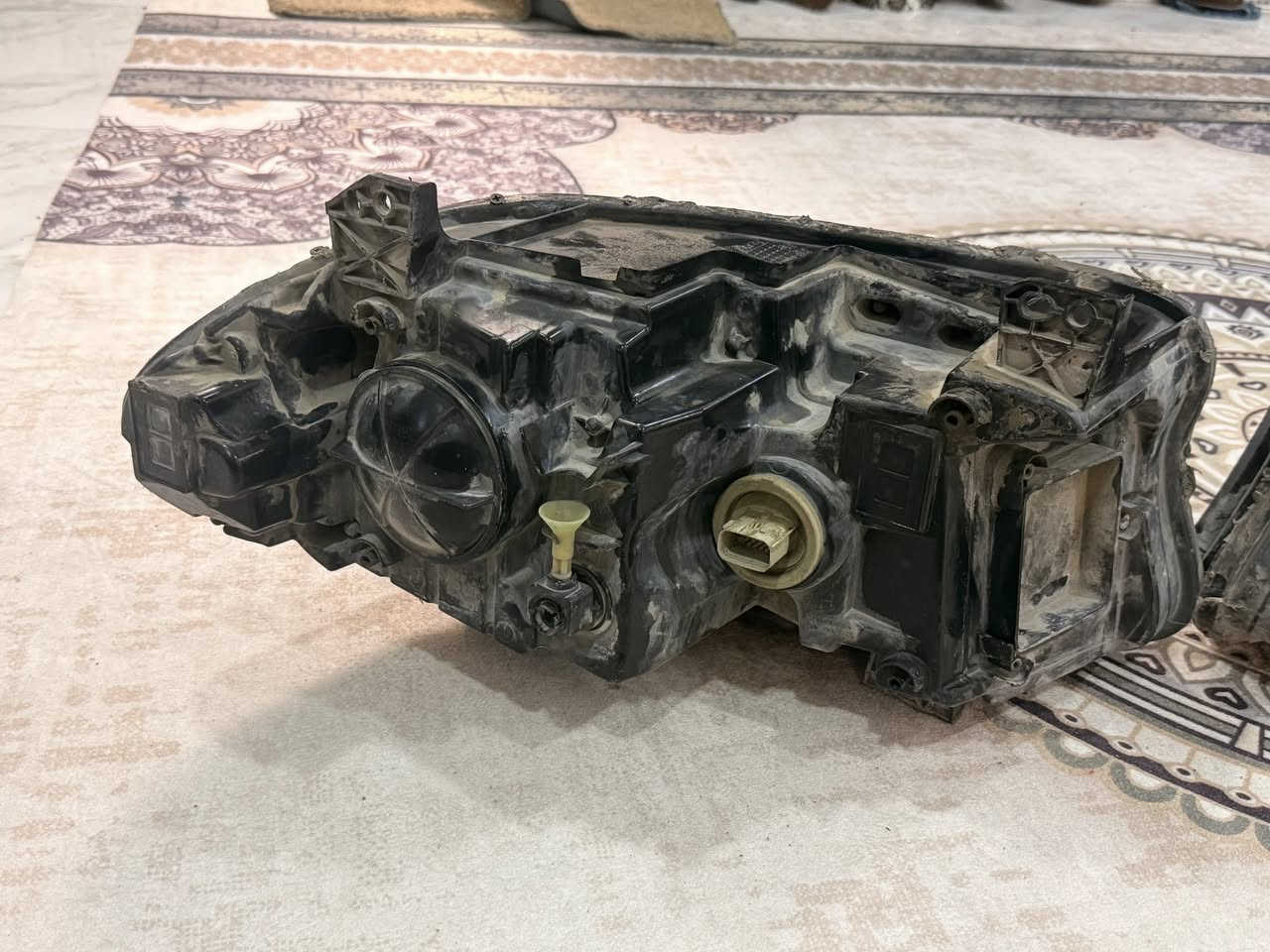 السلام عليكم لإيتات جارجر 18 أصليات بلاديات عدسه زنون بلاد جامهن جديد ما بيهن لازلغا او لا فطر مكاني ناصريه شطره الشراي ينتصل عل رقم ***********
