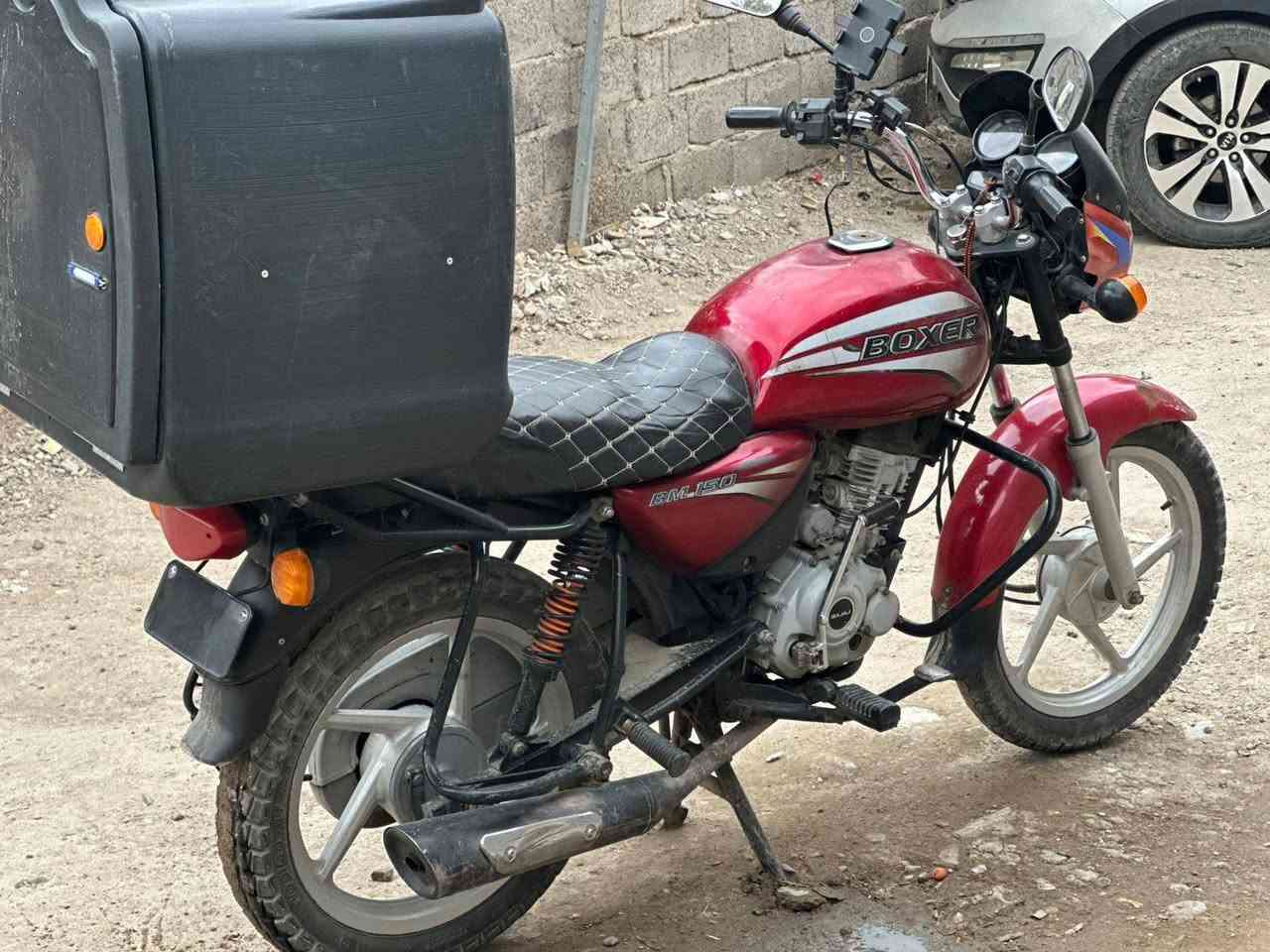 سلام عليكم بوكسر موديل 17 مرقم ديالى باقي بس لوحات سنويه تحويل ثاني يوم مكاني بغداد المنصور ابو جعفر 
مجفت مره وحده قبل أربع سنوات مجفت بشرط تجي تأخذ تراي إذا مو معدل فوك 100 مقبول تجي تفحص محرك وتاخذها وين ميعجبك السعر خاص والي مو شراي لتجي تعبني فدوه اروحلك رقمي هذه بي واتساب ومتواجد على الخط سيم كارت ***********
