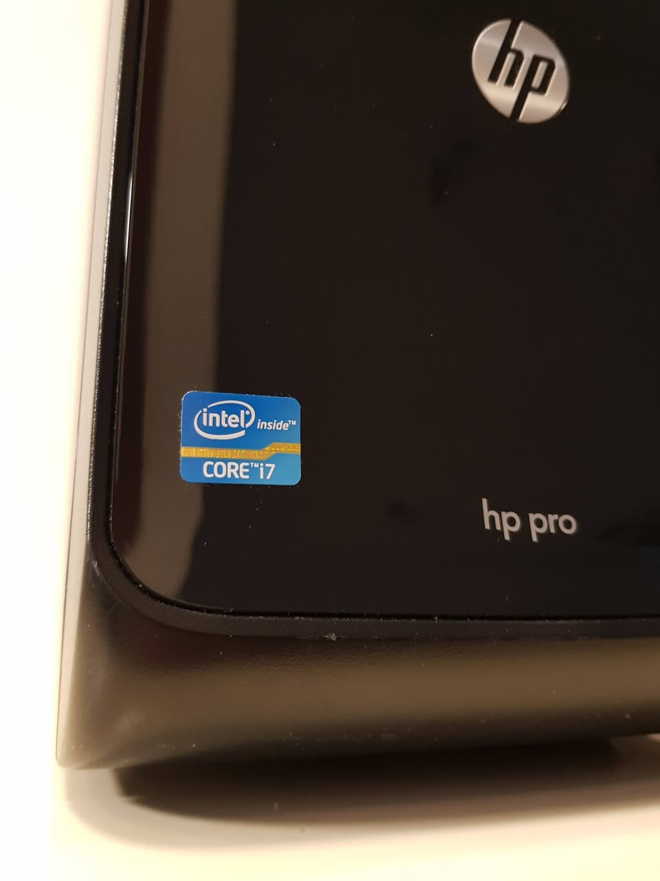 السلام عليكم 
متوفر دسكتوب Hp Pro 3500 Series 
المواصفات 👇
Cpu: Intel Core i7-3770 
Ram: 8GB DDR3 
Hard: HDD 500GB 
Windows 10 
يجي وياه 👇
شاشة + يو بي اس + كيبورد و ماوس جديد 
مع كل الوايرات 
النظافة %90
السعر 175 الف 
متوفر خدمة التوصيل الي جميع المحافظات
***********
***********
