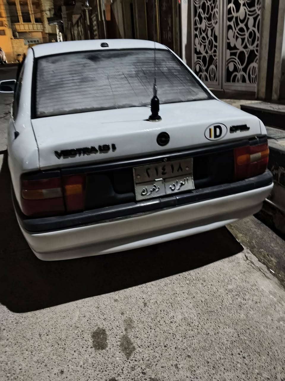 السلام عليكم للبيع اوبل فكترا موديل 1993رقم دهوك الاماني مكينه 18 سياره كير عادي جامات كهرب العنوان موصل حي الزهراء السعر48وبيها غرامه 700الف ينزل من سعرها رقم موبايل  *********** بي واتس اب
