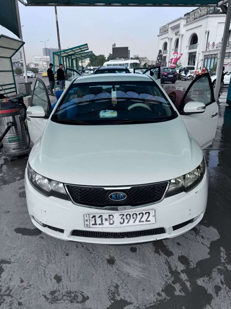 السلام عليكم
كيا سيراتو موديل 2011
وارد خليجي 
او بيهة صبغ قبق جنطة 
السيارة جاهزة رقم بغداد تحويل مباشر
كير مكينة تبريد كلة جاهز غرفتها حلوة  
صدر جديد قبل كم يوم شديتة مشط ستيرن فلنجات يعني الصدر عام مبدلة 
ذاكرلك كل التفاصيل السيارة او راح انشرلك سونار هم للسيارة 
مكاني بغداد الدورة شارع ٦٠ 
رقم *********** 
السعر 95$
