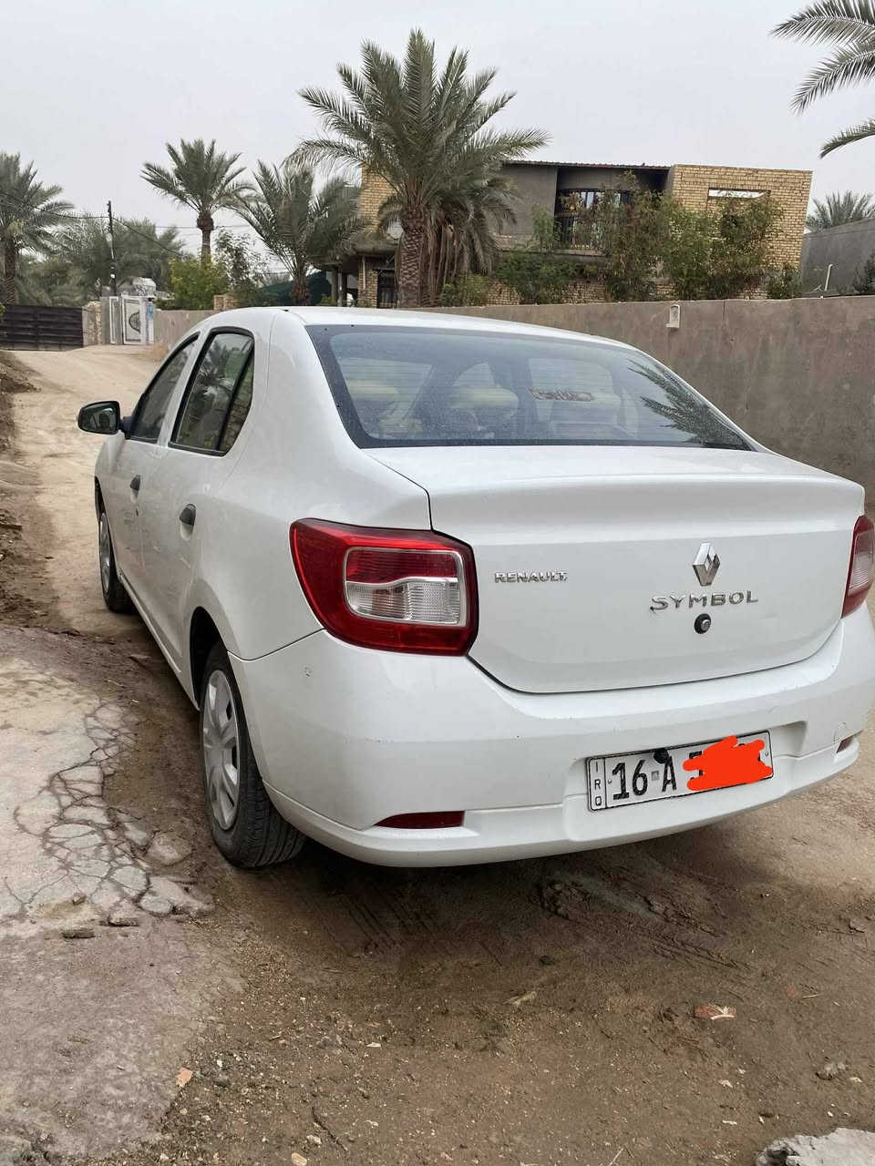 رينو سمبل ٢٠١٦. ماشية ٦٨ الف .ومحرك ١٦٠٠ سياره جديده رقم قادسيه رقم ***********
