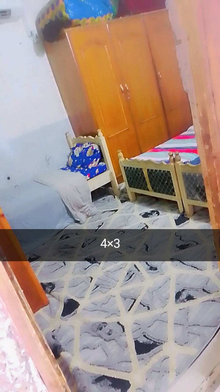 بيت تجاوز للبيع القبله حي الشهداء البيت ع شارع عام السعر 10 وبي مجال للتواصل ***********
