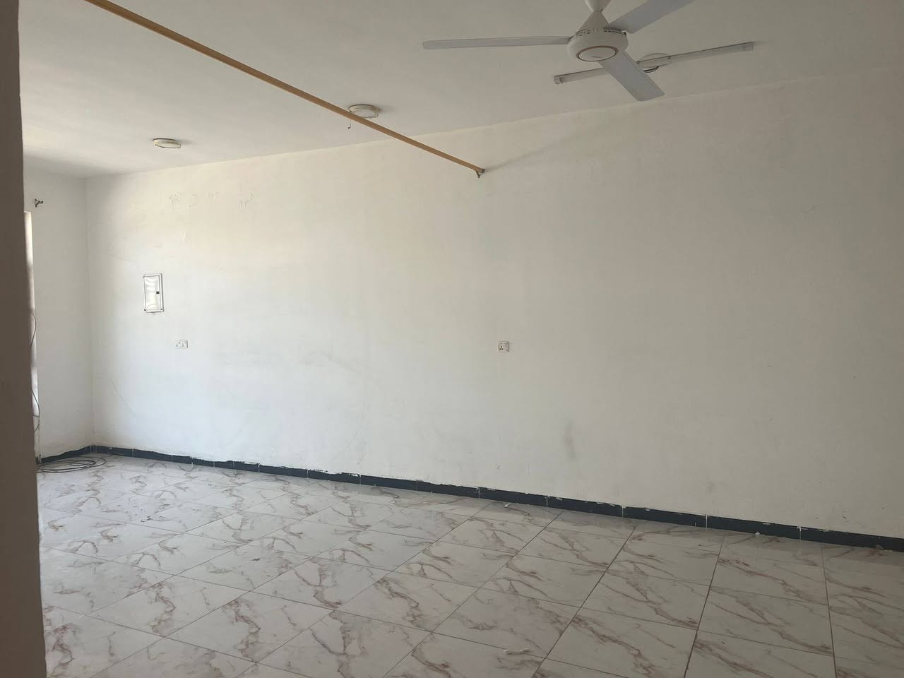 شقة ٢٠٠ متر طابق اول  قرب الخالدي مول  تحتوي على صالة كبيرة ومطبخ  وغرفتين كبيرة وحمامين ( واحدة من الغرف سويت )
للااستفسار
 ***********
