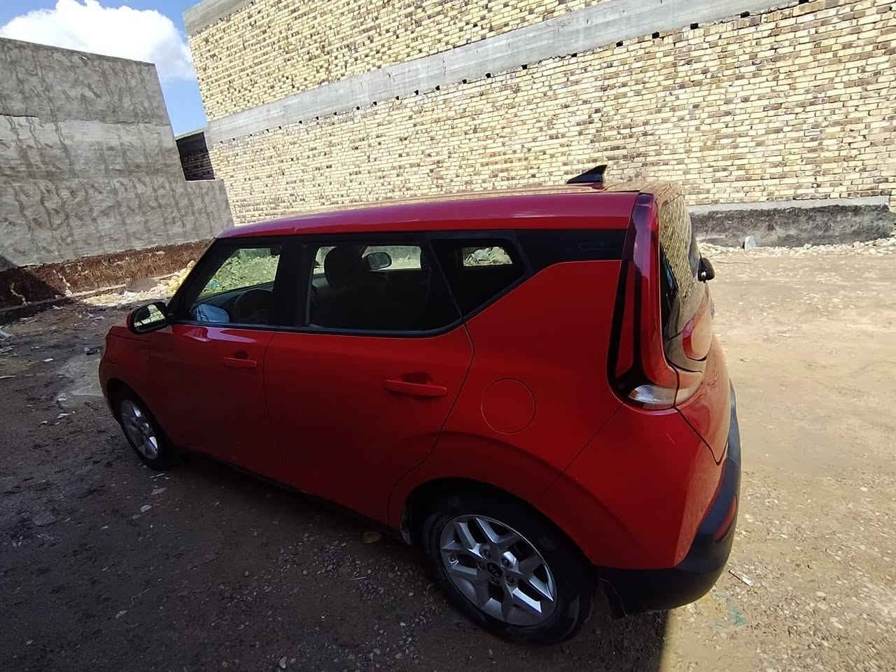 سلام عليكم للبيع كيا صول موديل 2021 موصفات تحكم جهتين حاكيه مانع نزلاق شاشه ولمس كامره دواره توقف ذاتي السياره الجاملغ الخلفي شوية من الباب والجنطة شوية حجم المحرك 2000 دوش مكان بابل 
للاتصال ***********
السعر140وبي مجال
