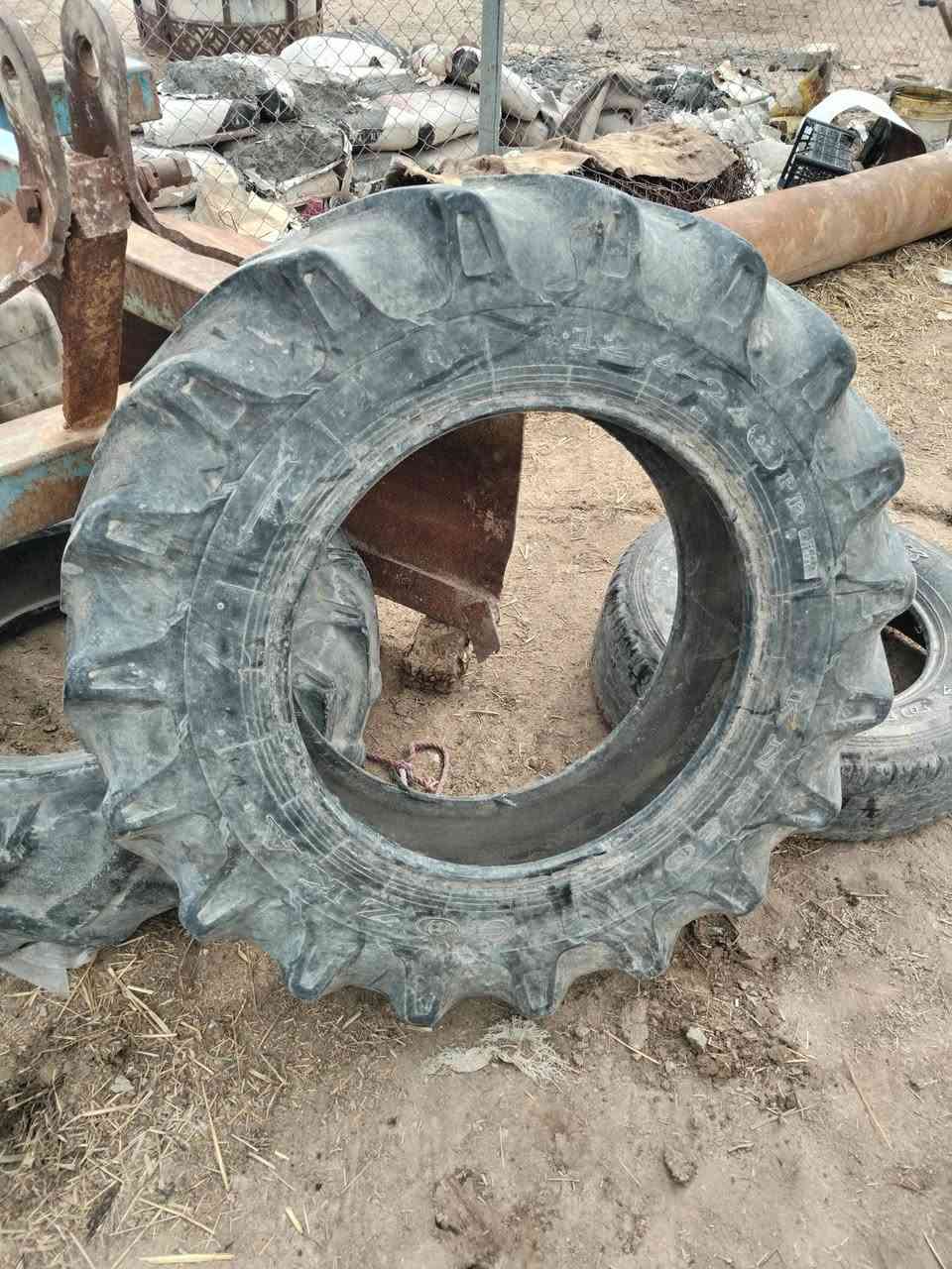 تاير نص عمر  واحد منهن نضيف واحد بيه ضربه

 ***********
