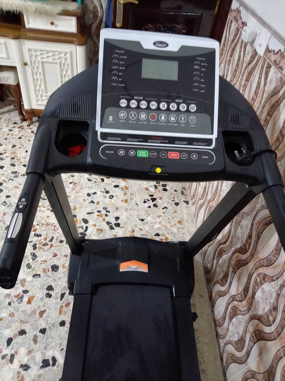 جهاز جري استخدامه اقل الشهر بجيس العنوان حله سعر٤٥٠ وبيه مجال
***********
