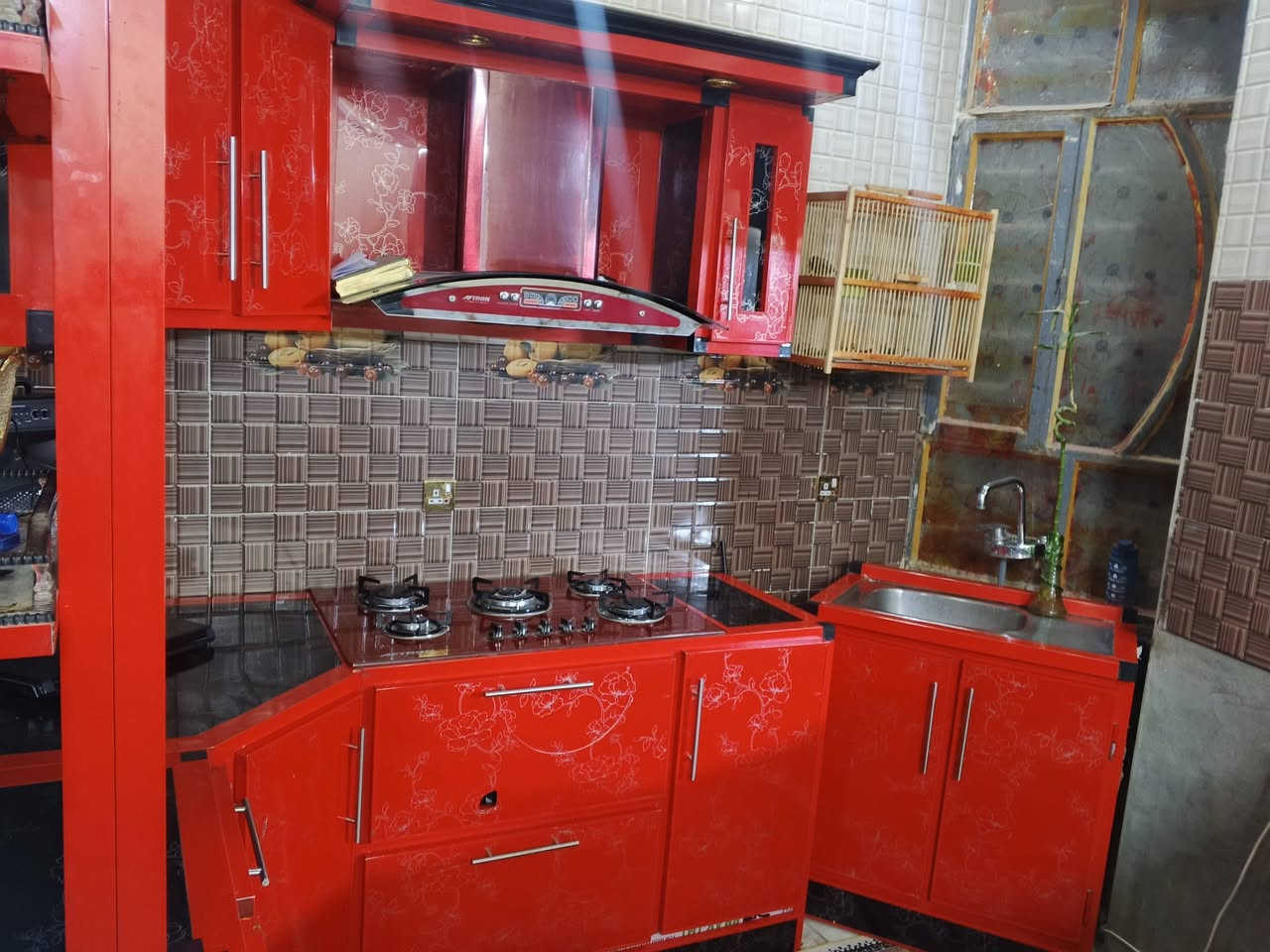 سلام عليكم ورحمه الله وبركاته
كاونتر للبيع لون أحمر 
السعر/600وبي مجال
العنوان/بغداد الحسينيه مسقط 
الرقم/***********
