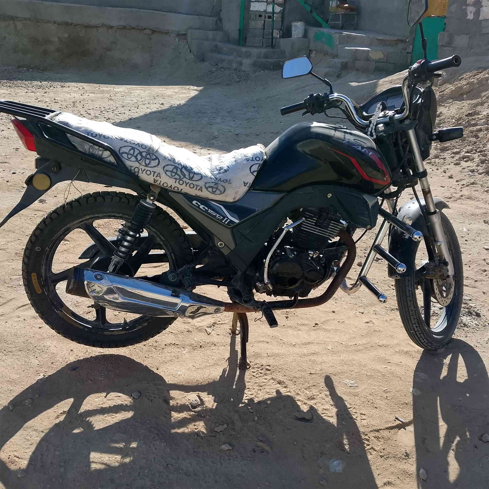 دراجه نظيفه فول مواصفات كهربائيات فول نقصها بس عشائر للبيع بدون اوراق ترايها منفذ الوليد محرك 200 بشرط جير محرك فول تخم تاير جديد سباين واغراض الشركه بعدهن بيها مقفوله عشائر ومن السرقه اللي يريد يتفضل يتصل علي واتساب وخط ***********
