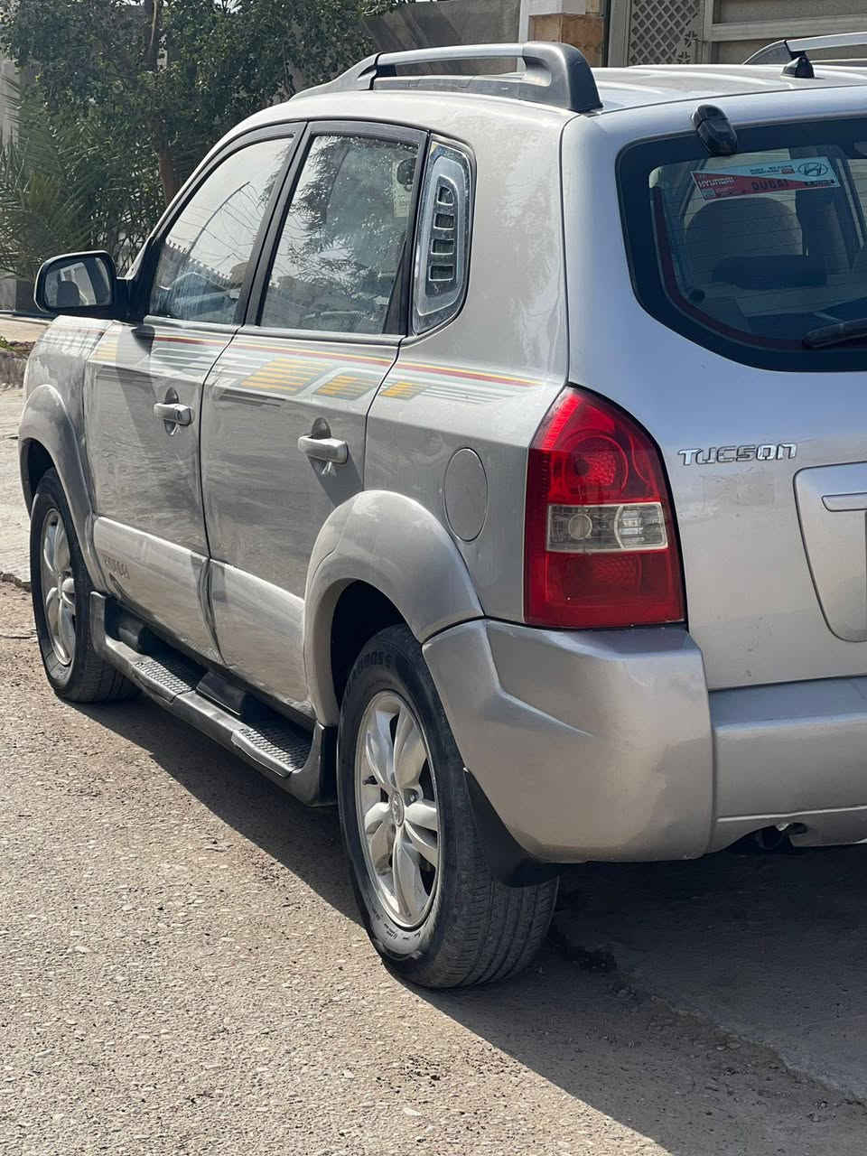 السلام عليكم... توسان خليجي موديل 2009 جديده بيها 3قطع صبغ بدون دواخل رقم صلاح الدين دولي وبعد احله من الصور السعر 105 وبيها مجال مكان السياره صلاح الدين تكريت الرقم ***********
