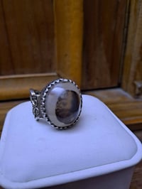 من رخصت الدمن كلمن وسعره اقل واحد بيهن ١٣ غرام مصورات يماني ذمه صياغه ...