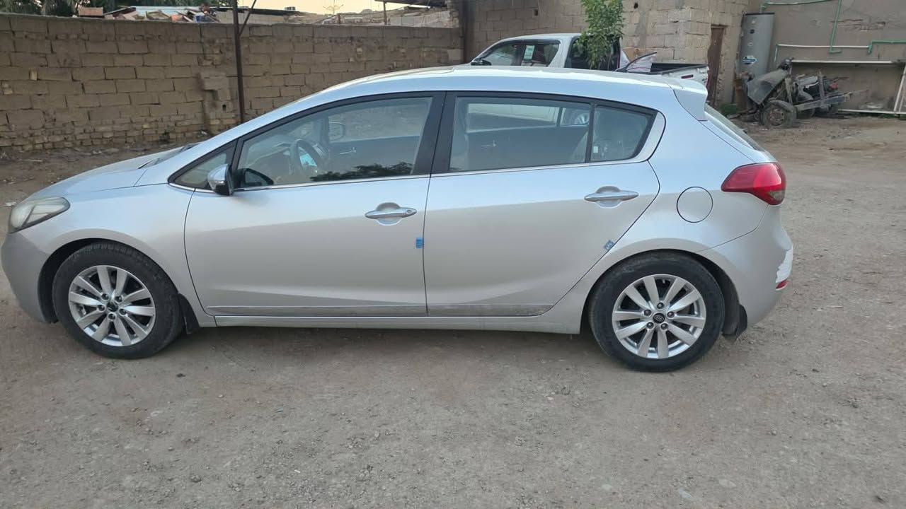 سيراتو ماكينه 1600 خليجي اي ضرر ما بيها ضرر بسيط اتش قطعه صغيره معدل على الباردد مراوس شارع سيراتو 2022 23. @***********
