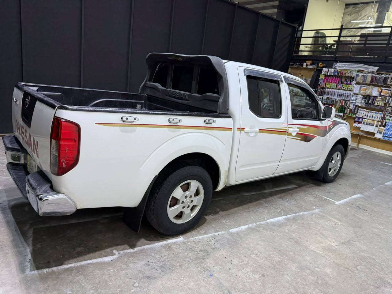 للبيع نيفارة موديل 2011/رقم واسط مشروع وطني سيارة اوتوماتيك  صبغ فقط باب خلفي باقي كفاله/ السعر 115 مجال قليل مكانه واسط قضاء الصويرة/ ***********
